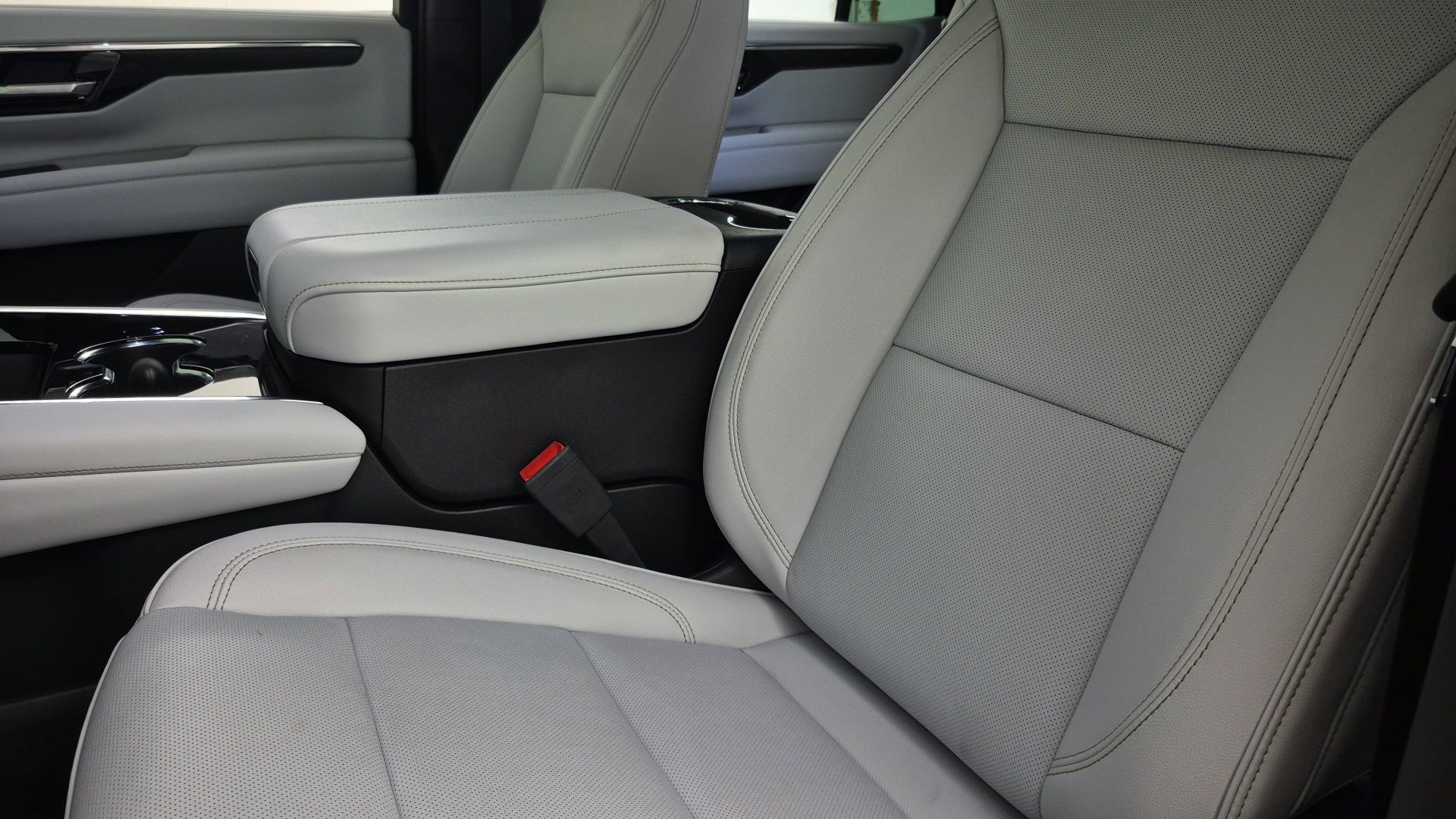 2026 Chevrolet Tahoe Premier - Photo 11