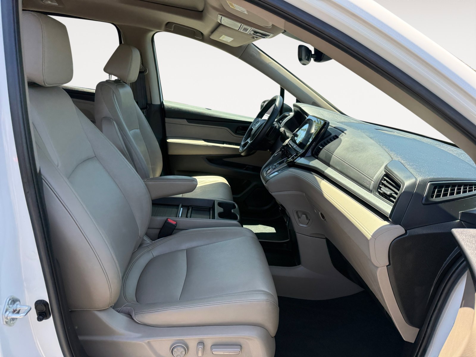 Used 2023 White Honda EX-L image 19