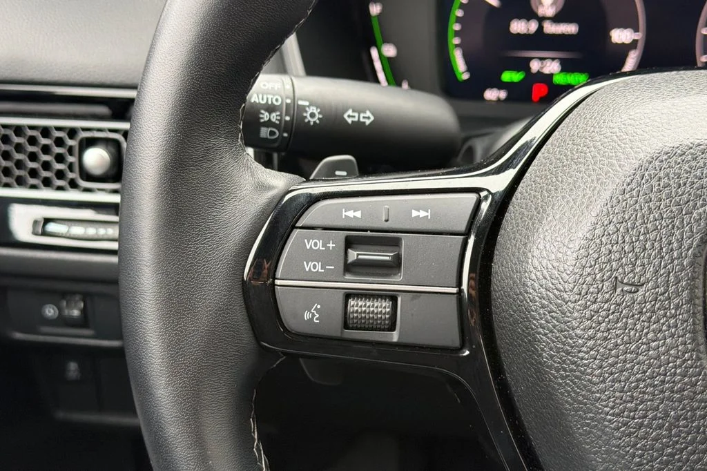 Used 2025 Platinum White Pearl Honda Sport Touring image 29