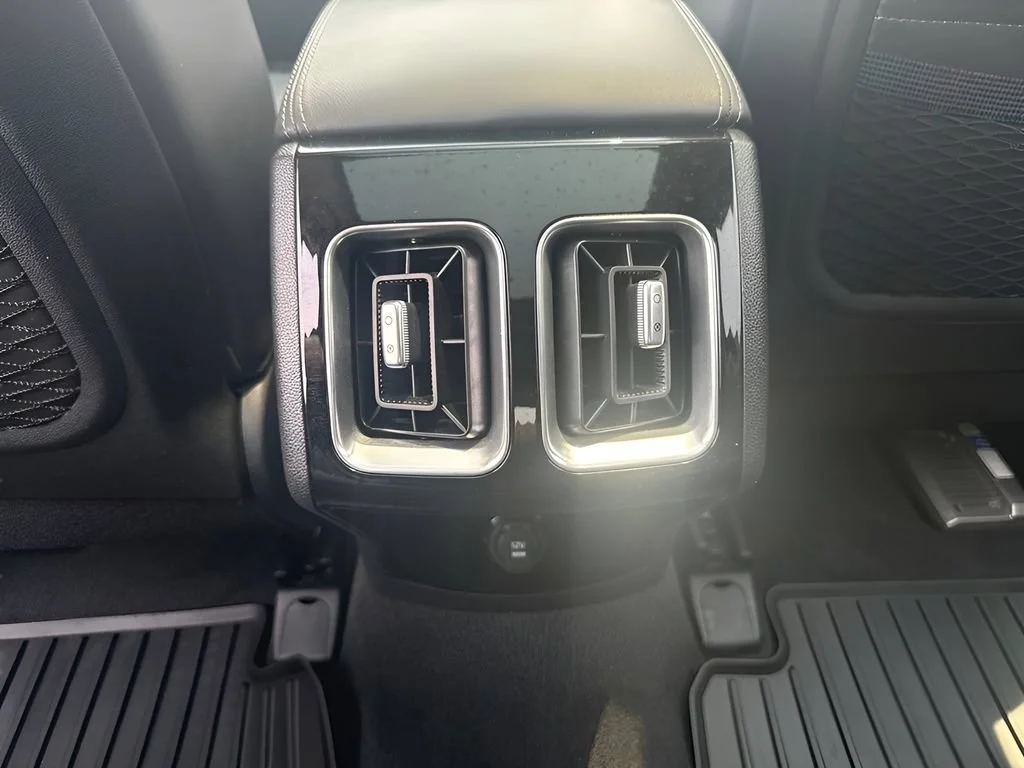 Used 2025  Kia X-Line SX image 14
