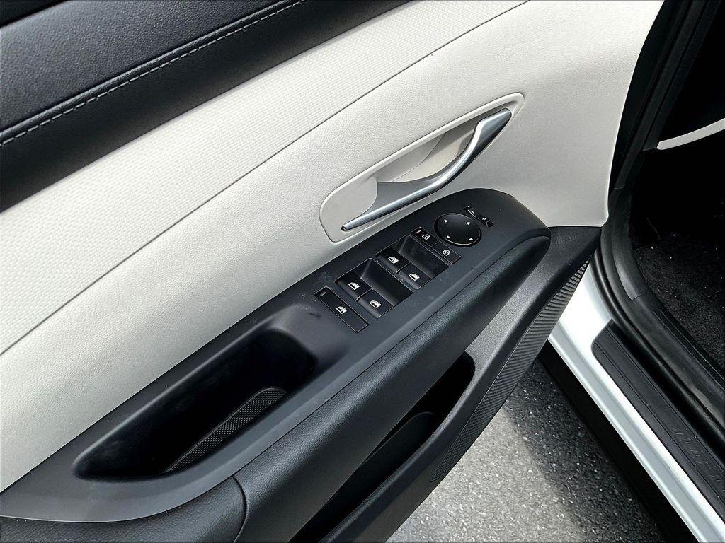 New 2026 White Hyundai SE AWD image 14