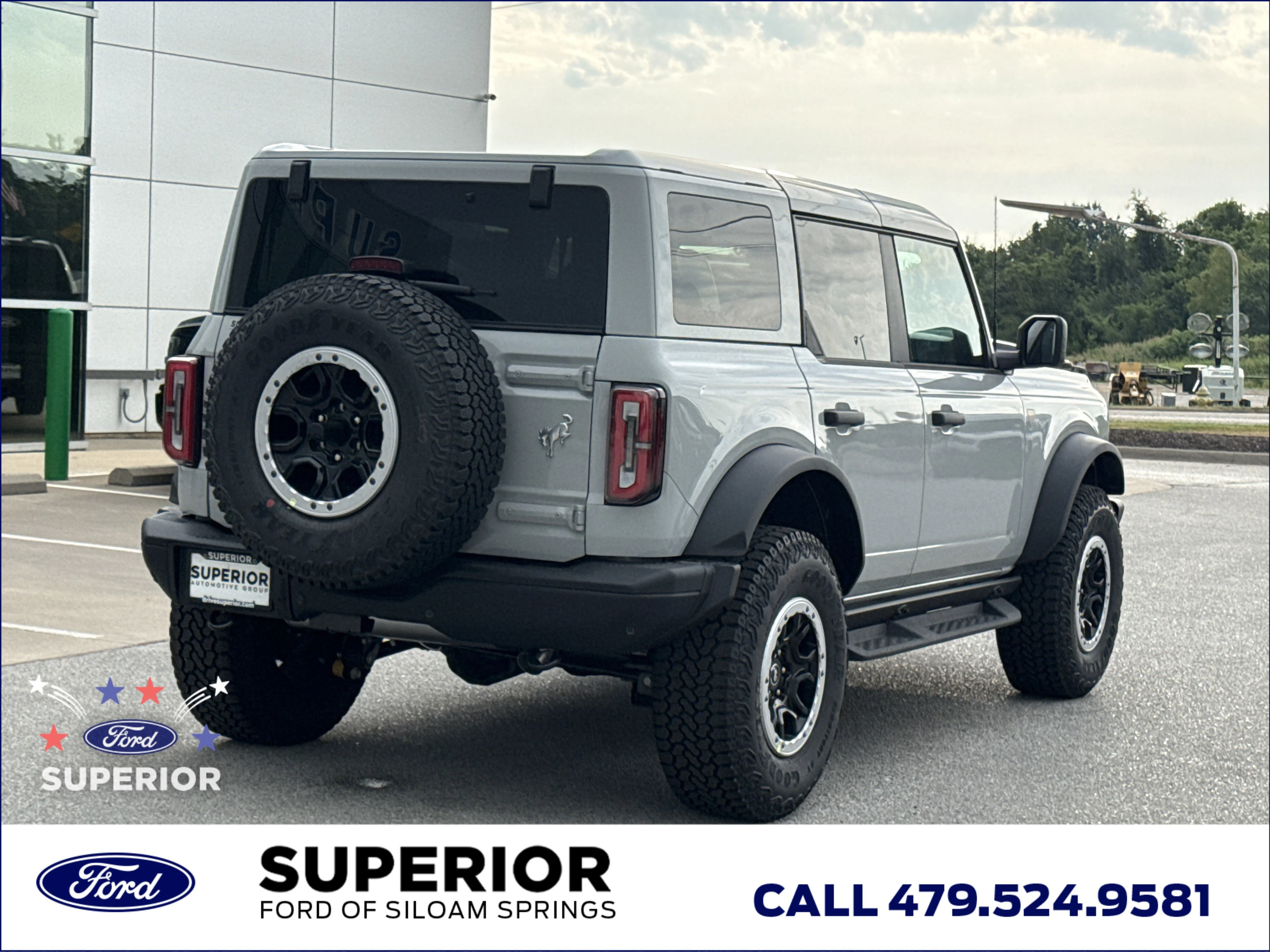New 2026 Avalanche Gray Ford Badlands 4WD image 3