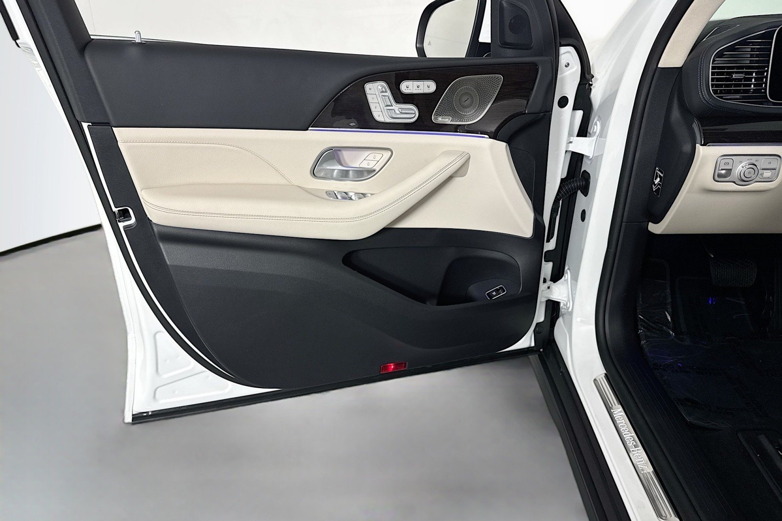 New 2026 Polar White Mercedes-Benz GLS 450 4MATIC® SUV image 21