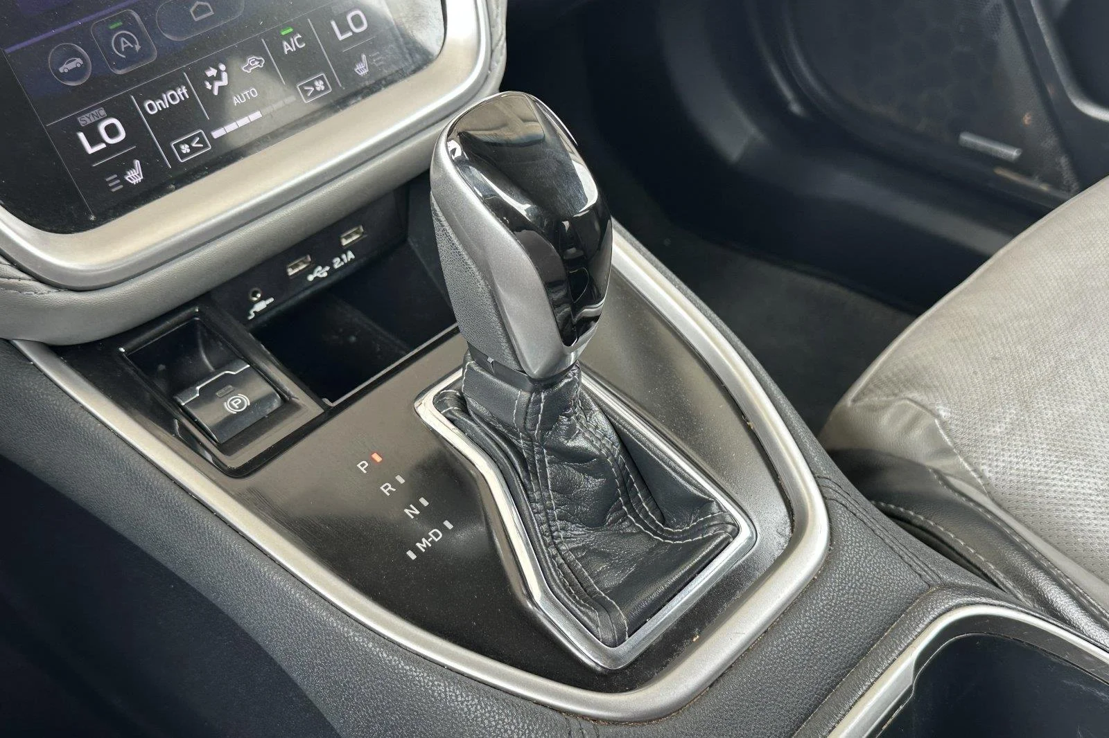 Used 2022 Magnetite Gray Metallic Subaru Limited image 22