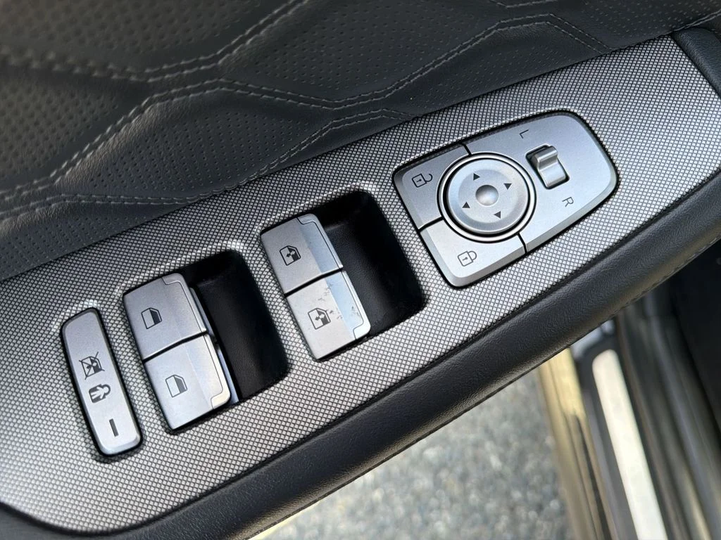 Used 2022 Black Hyundai Calligraphy image 15