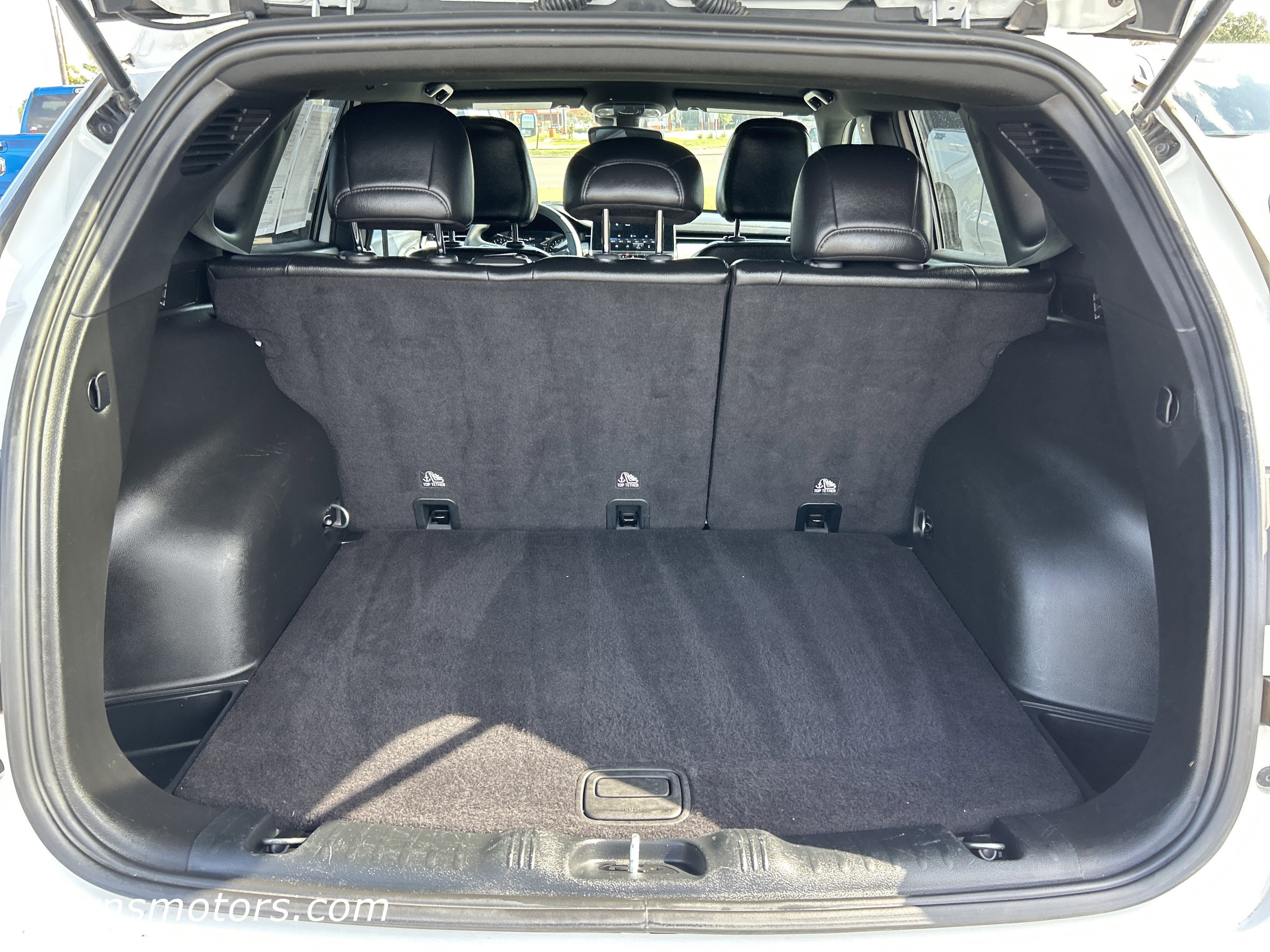Used 2024 Bright White Jeep Latitude image 9