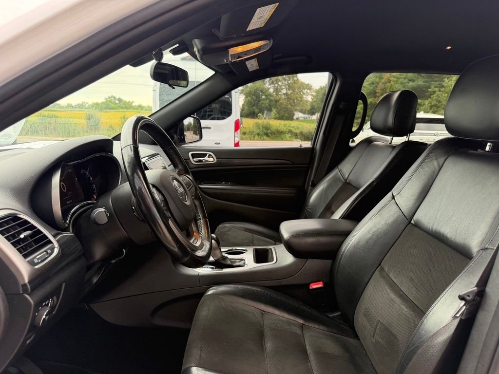 Used 2021 White Jeep Laredo X image 10