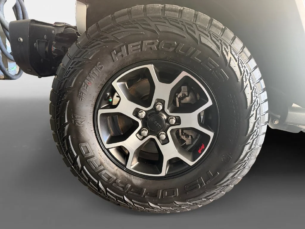 Used 2020 White Jeep Unlimited Rubicon image 16