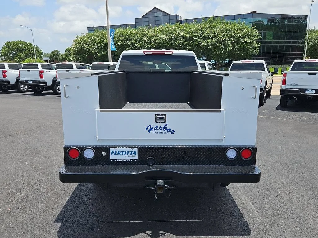 New 2026 Summit White Chevrolet WT image 5