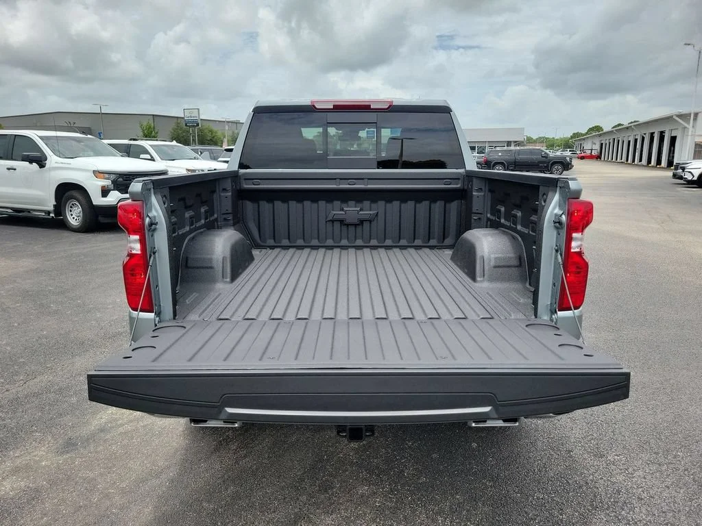 New 2026 Sterling Gray Metallic Chevrolet LT image 17