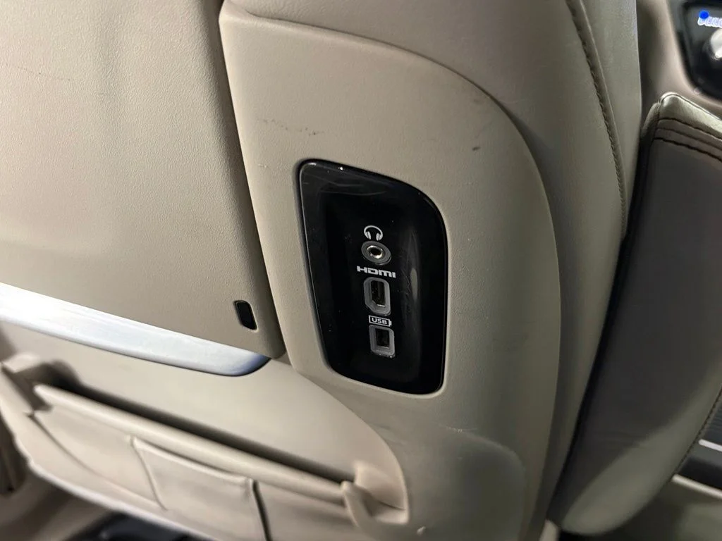 Used 2017 White Chrysler Limited image 34