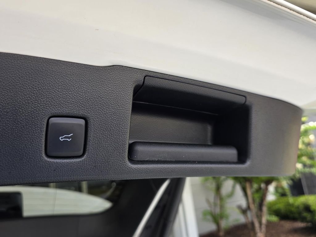 Used 2022 White Ford SEL image 13