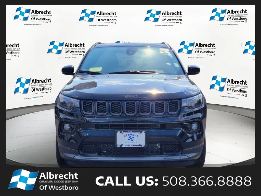 New 2026 Diamond Black Crystal Pearl-Coat Exterior Paint Jeep Limited image 8