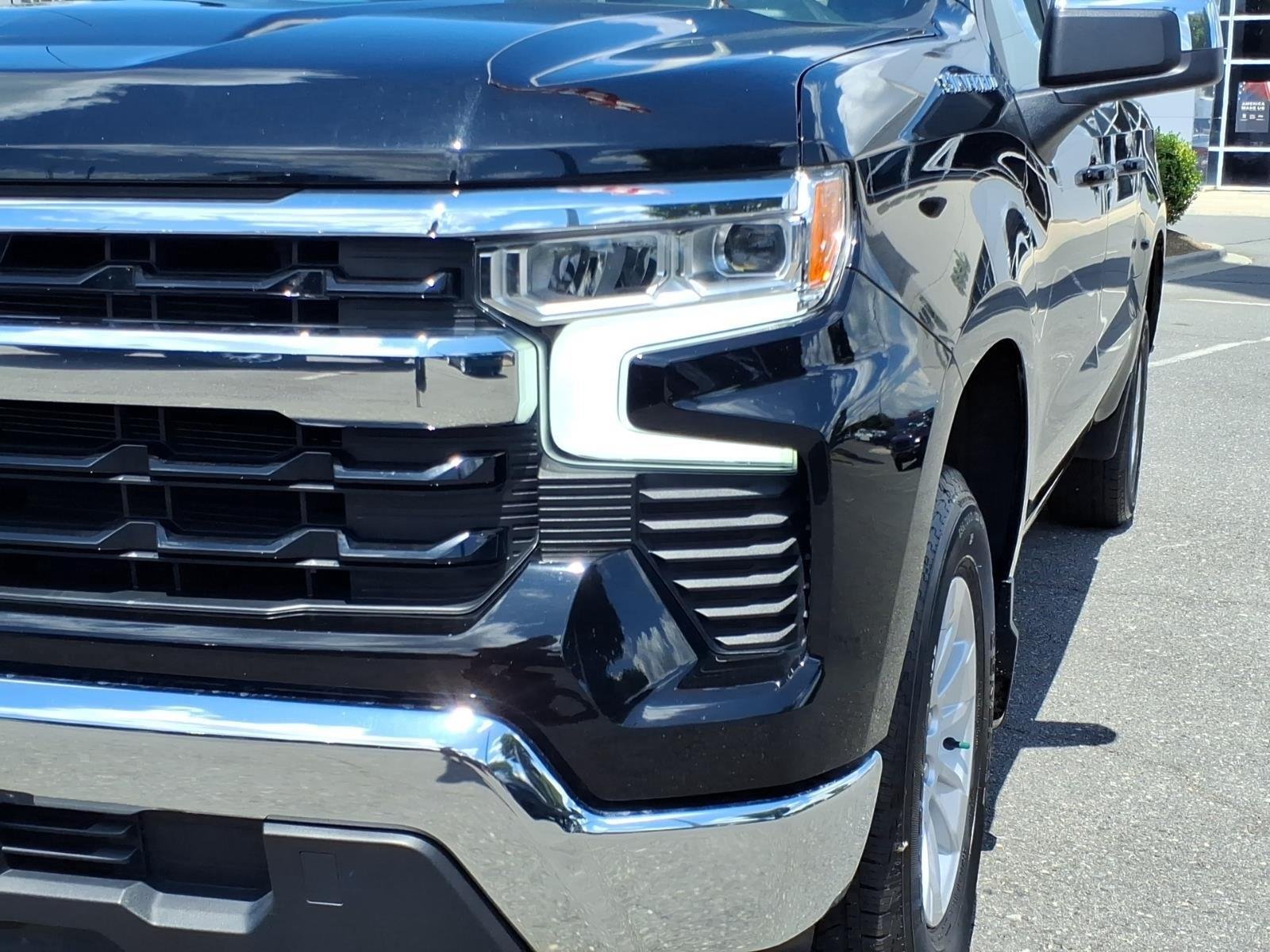 Used 2025 Black Chevrolet LT image 17