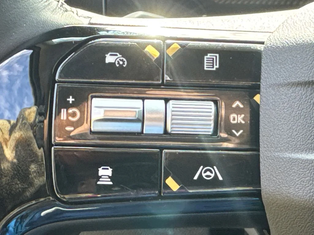 New 2026 Glacial White Pearl Kia LX image 24