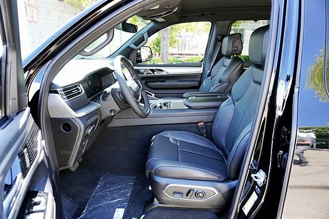 New 2026 High Gloss Black Jeep Limited Reserve image 17