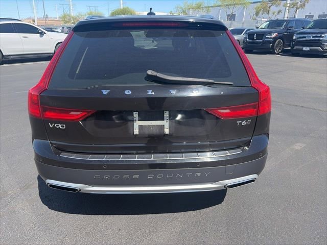 Used 2018  Volvo T6INSCRIPT image 5