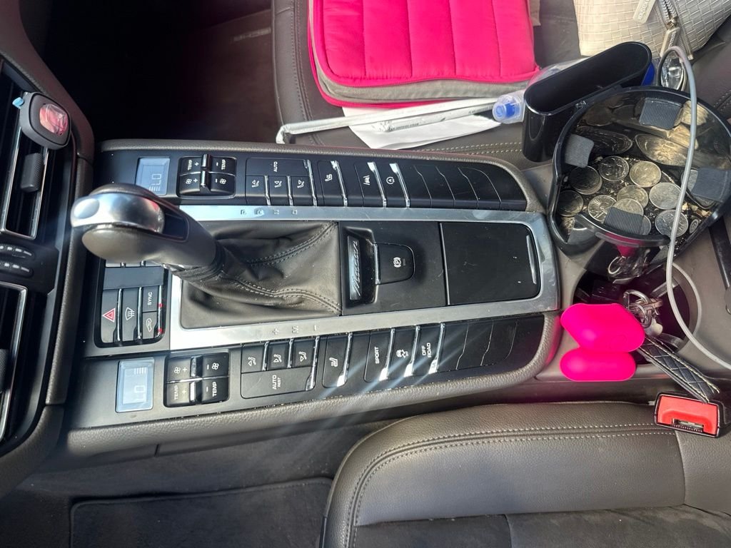 Used 2021  Porsche Base image 18