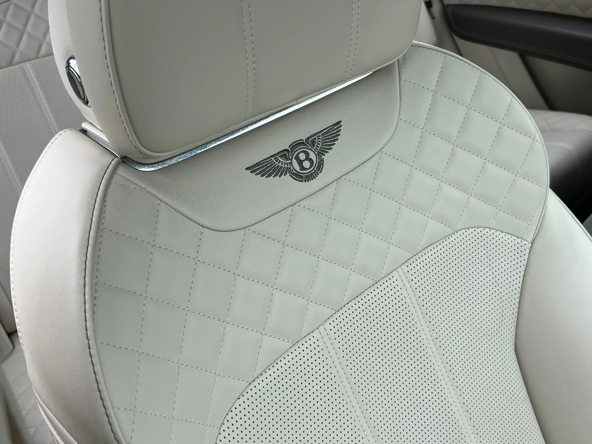 Used 2018  Bentley W12 image 45