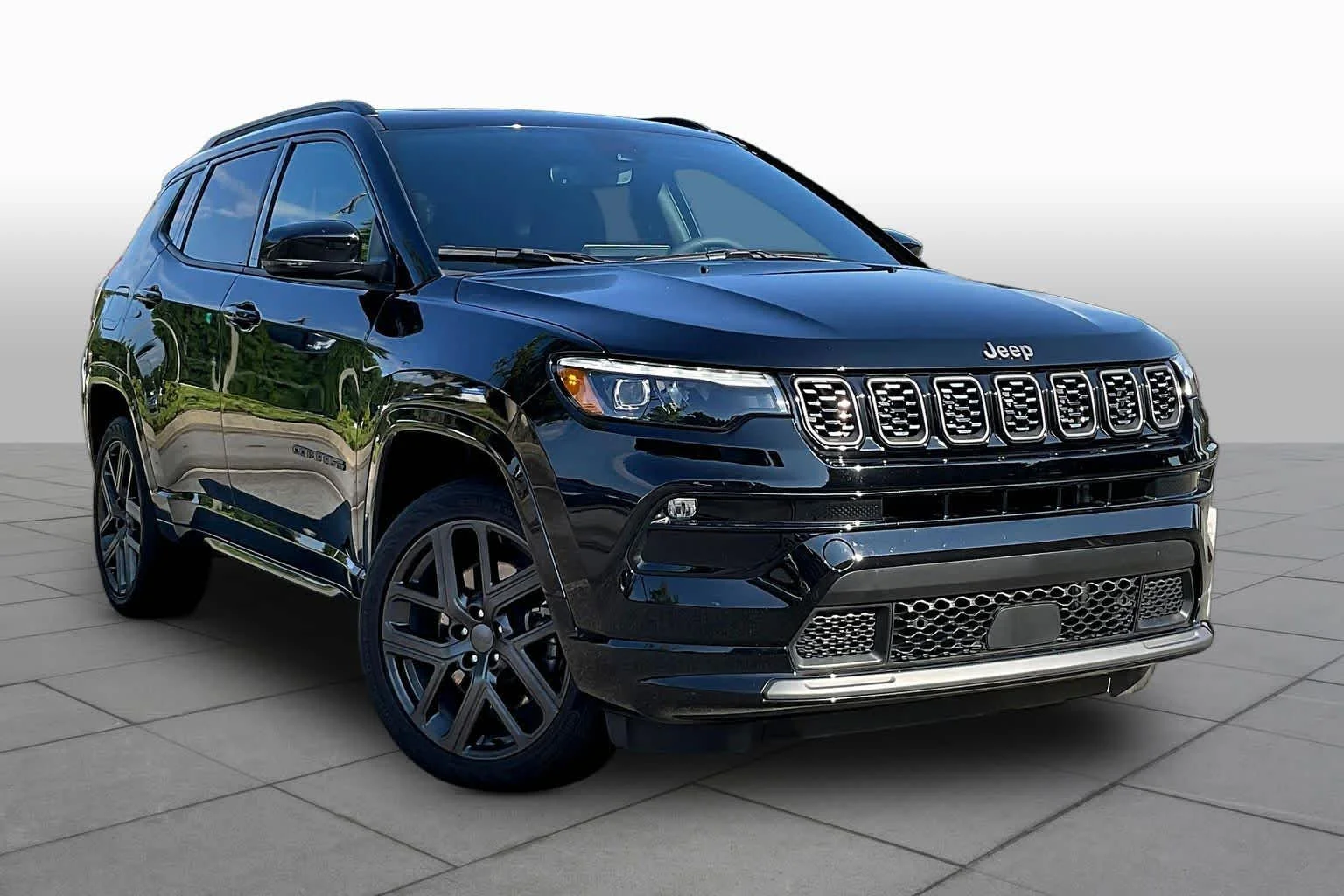 Used 2024 Diamond Black Crystal Pearlcoat Jeep Limited image 5