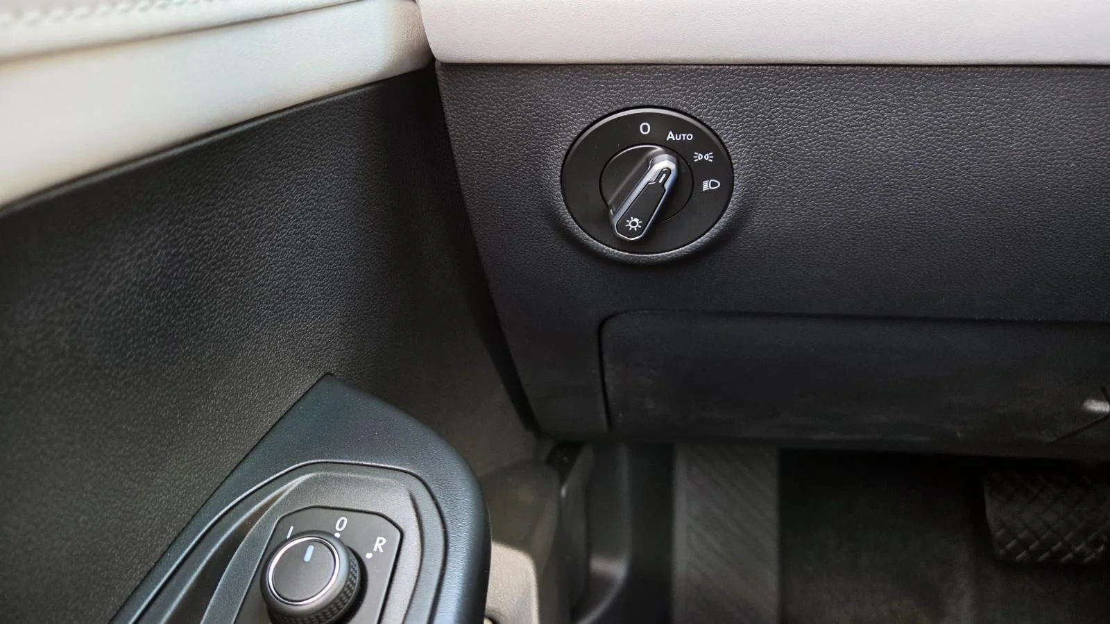 New 2026 Pure White Volkswagen SE image 26