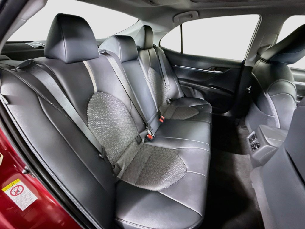 Used 2018 Wind Chill Pearl Toyota XSE V6 image 23