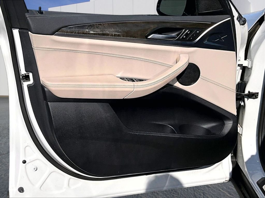 Used 2019 White BMW xDrive30i image 19