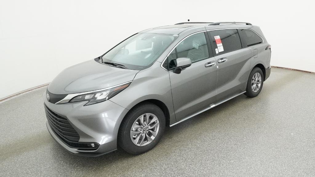 2026 Toyota Sienna XLE 8-Passenger Hybrid FWD's photo