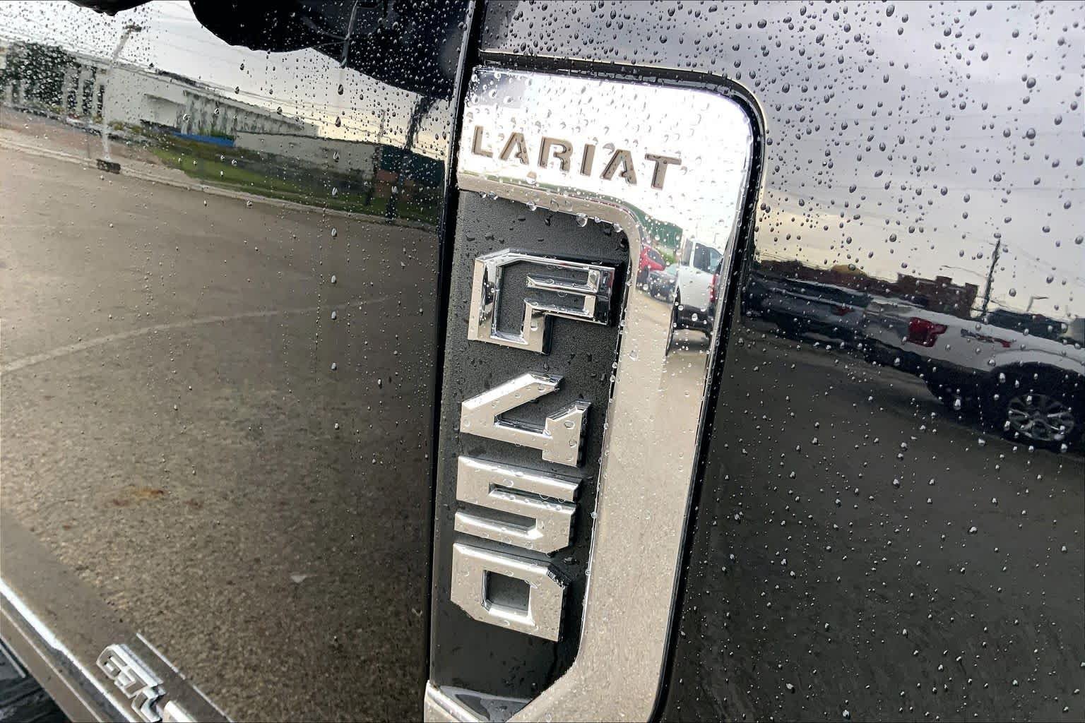 Used 2022 Agate Black Metallic Ford F-450 Pickup LARIAT image 29