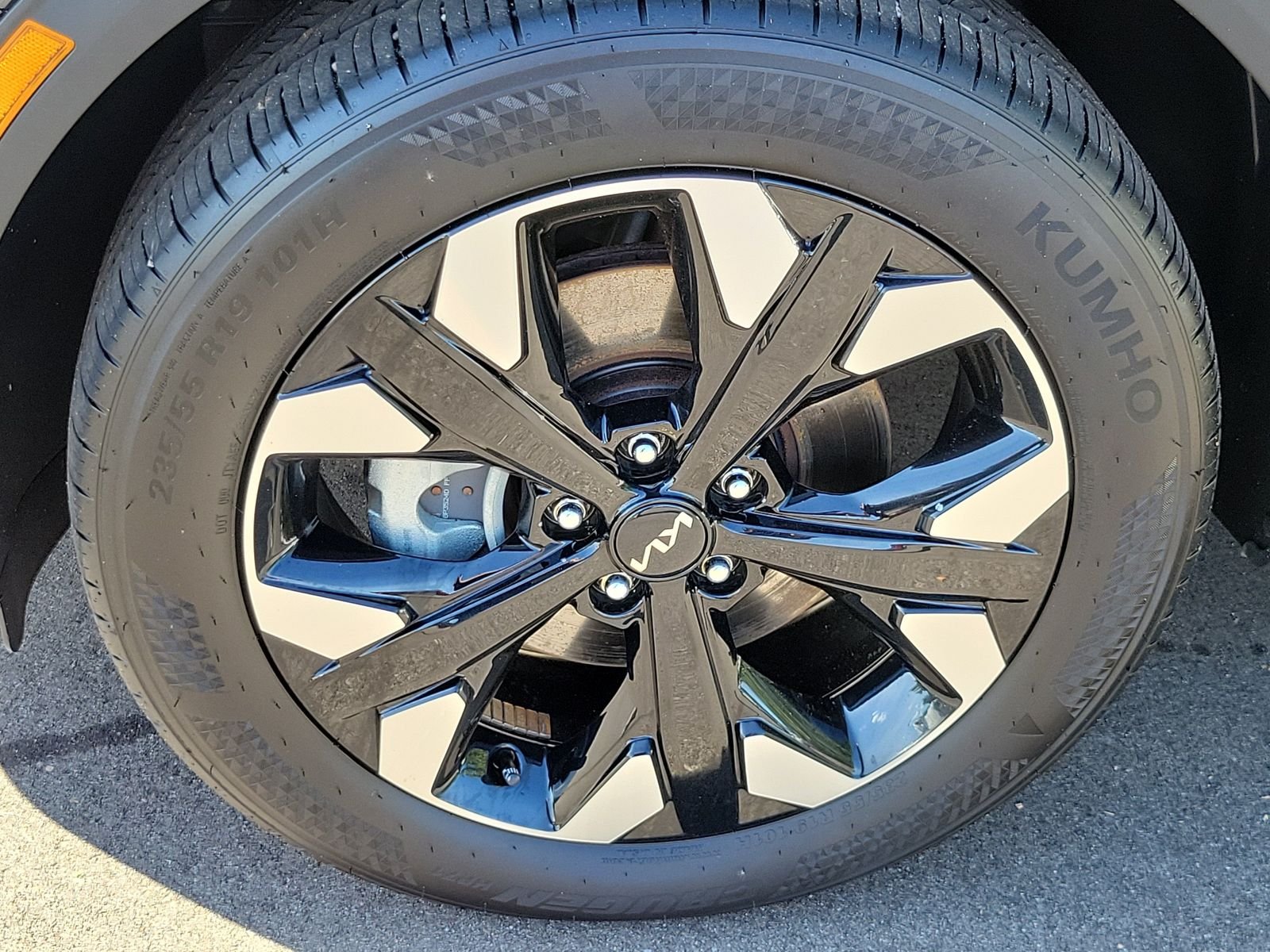 Used 2024 Gray Kia X-Line image 6