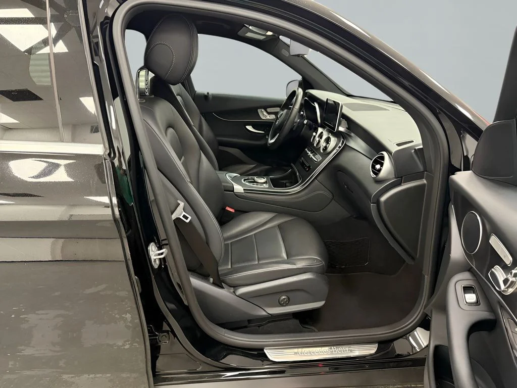 Used 2018 Black Mercedes-Benz GLC 300 image 13