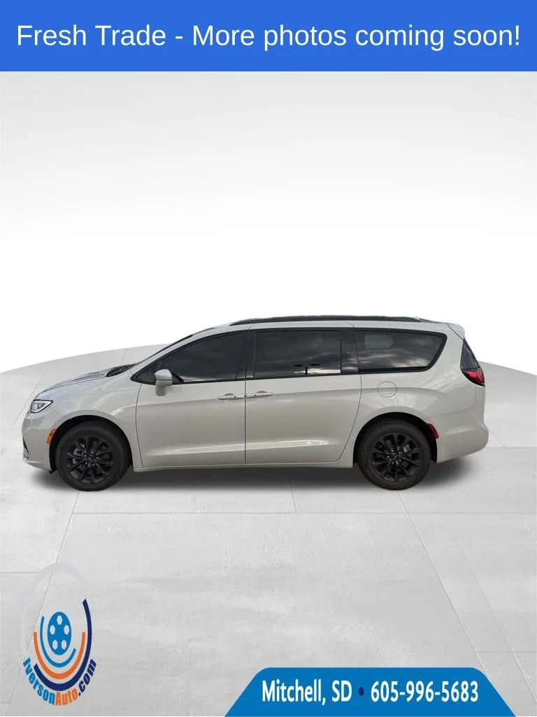 Used 2021 White Chrysler Touring L image 1