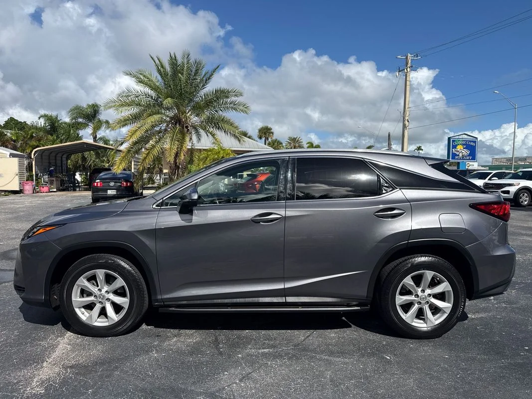 Used 2017  Lexus  image 2