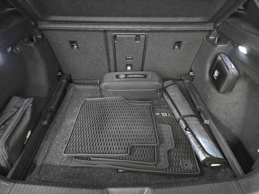 Used 2021 Silver Volkswagen Pro S image 30