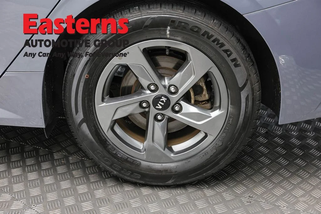Used 2021 Silver Kia LXS image 8