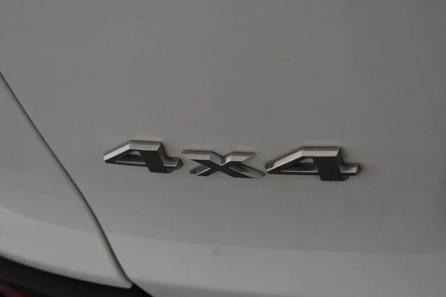 Used 2019 White Jeep Latitude image 13
