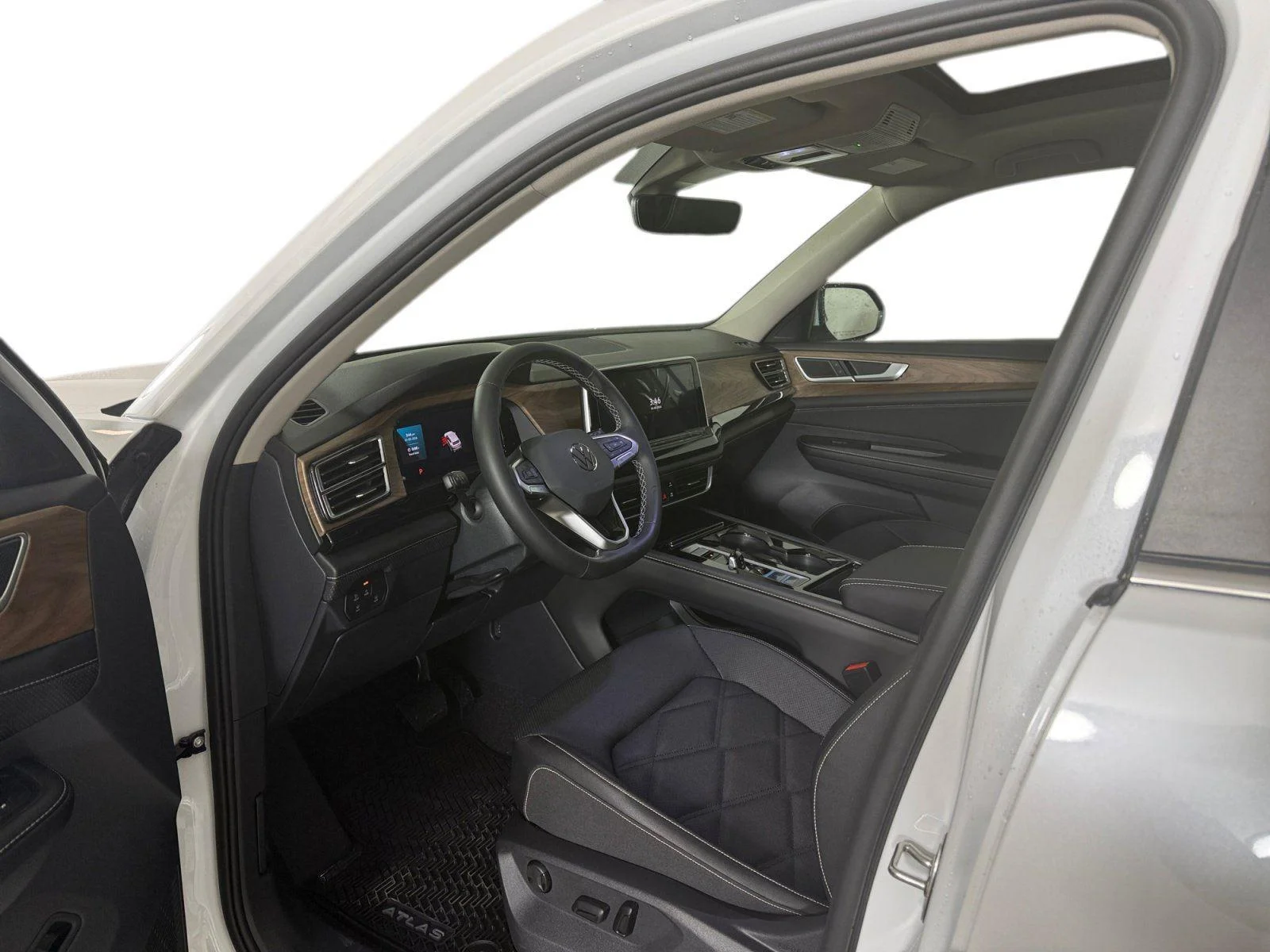 New 2026 Opal White Pearl Volkswagen 2.0T SE w/Technology image 2