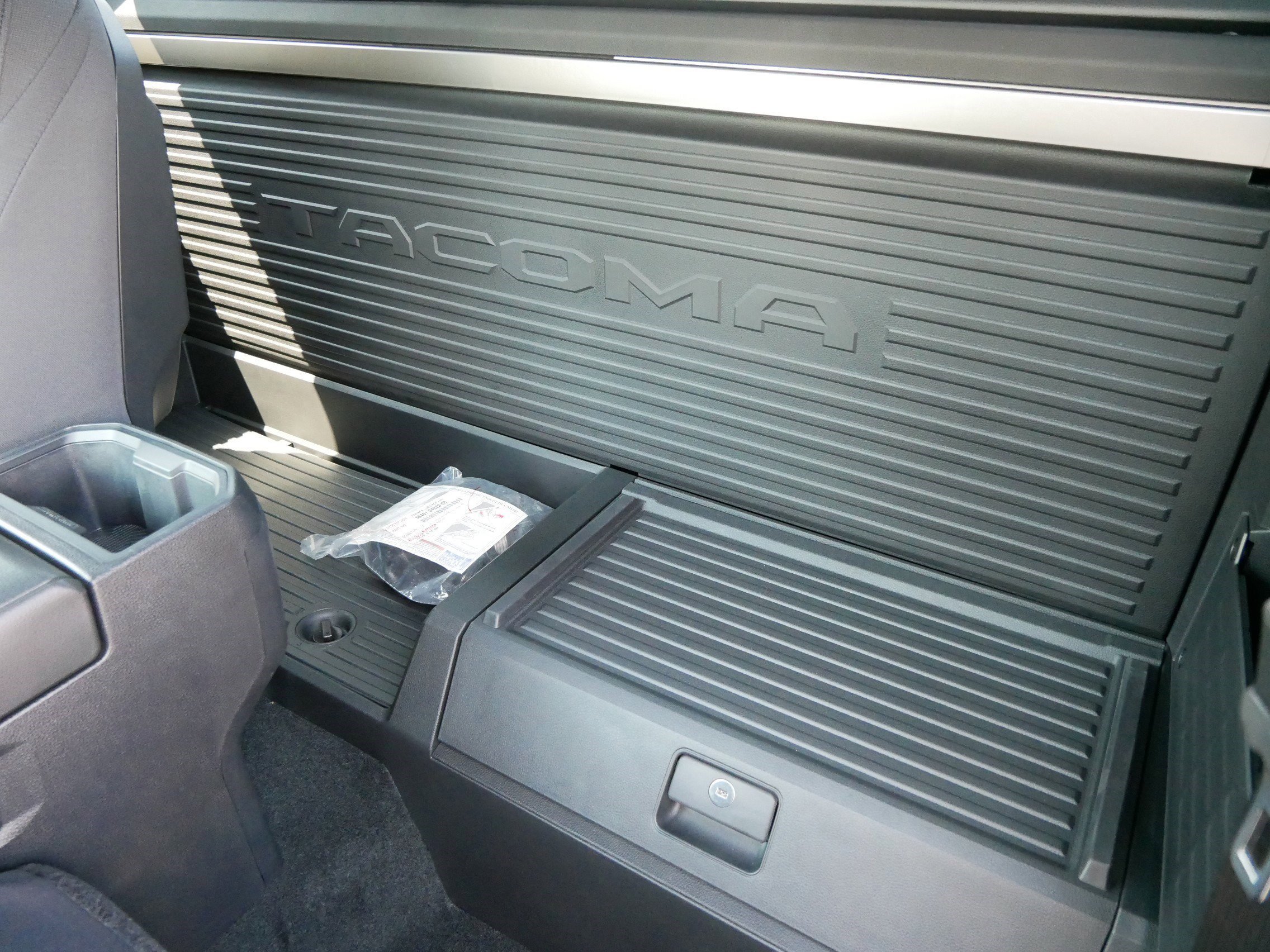 2025 Toyota Tacoma SR5 - Photo 7