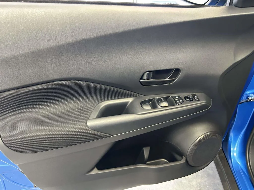 Used 2025 Blue Nissan S image 15