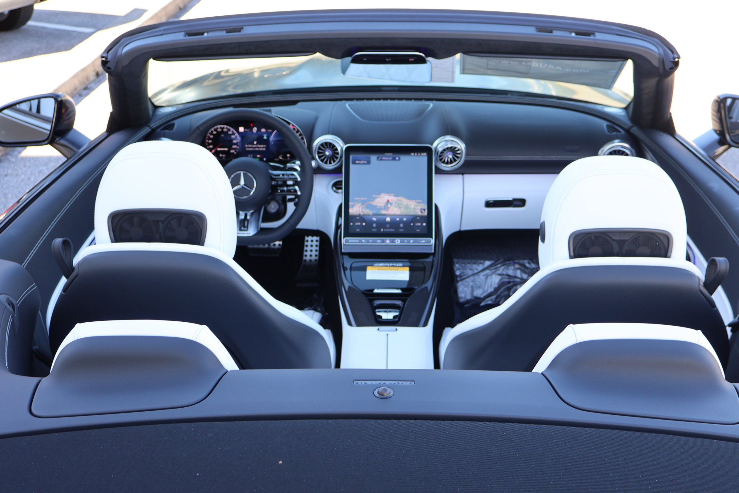 New 2026 MANUFAKTUR Night Black Magno Mercedes-Benz AMG® SL 63 S E Performance image 19