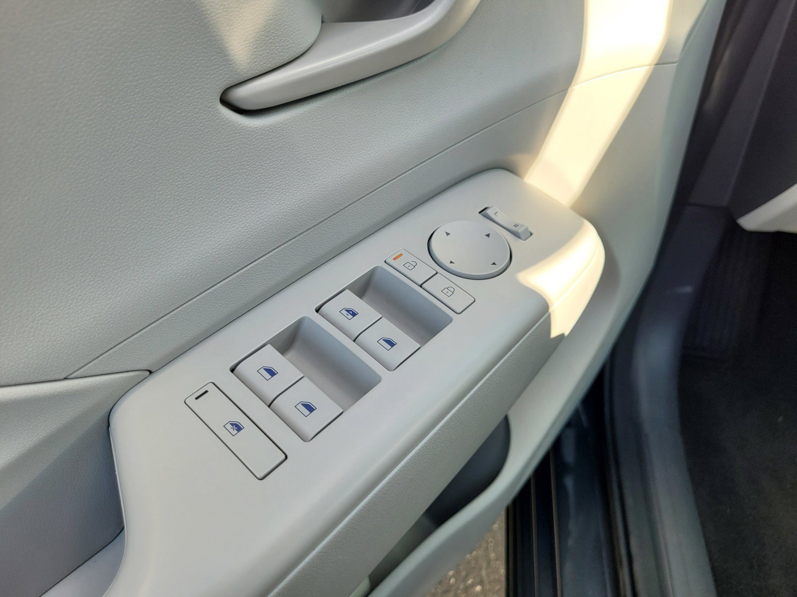 Used 2024 Gray Hyundai SEL image 27