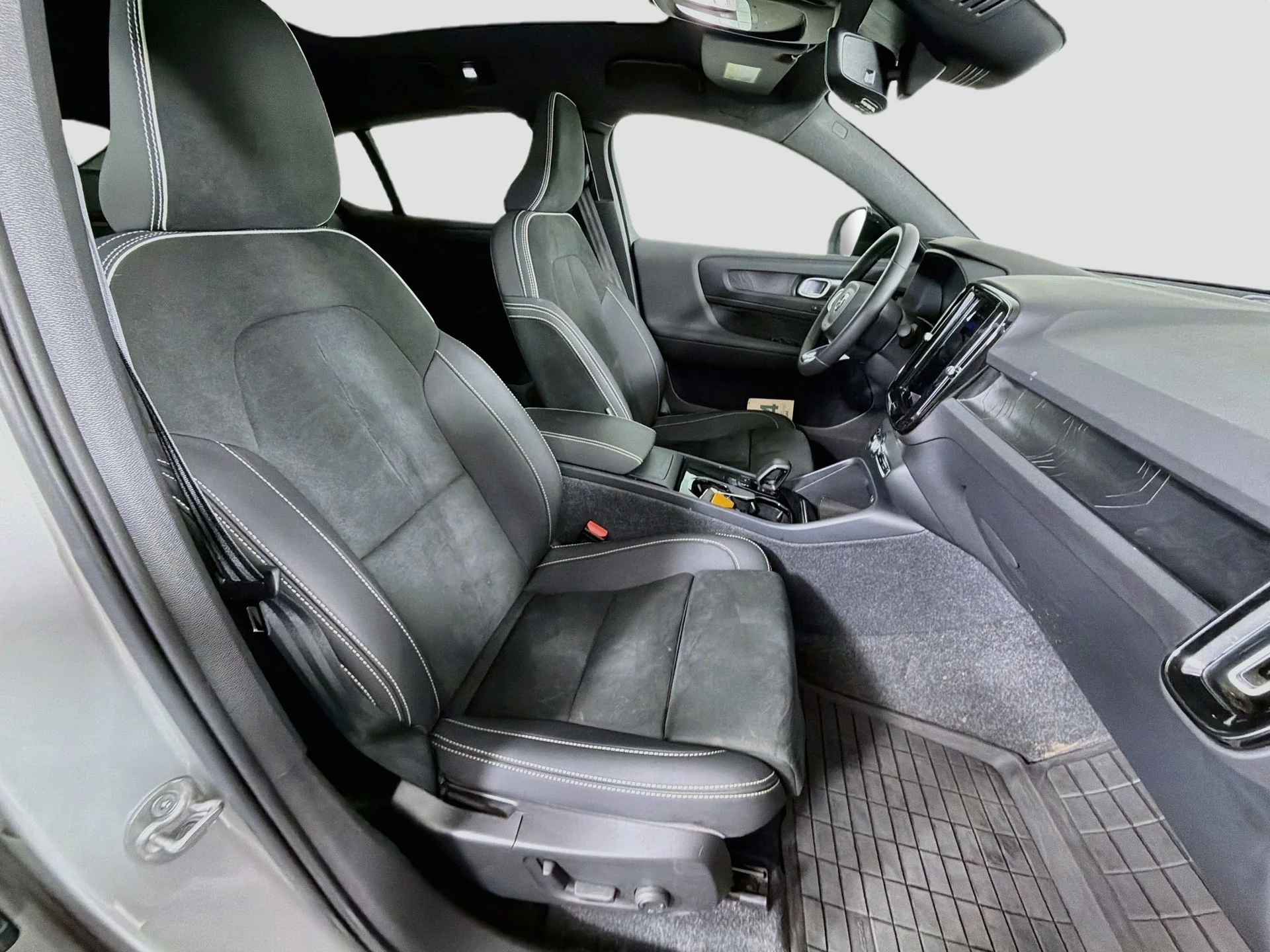 Used 2023 Silver Volvo Ultimate image 30