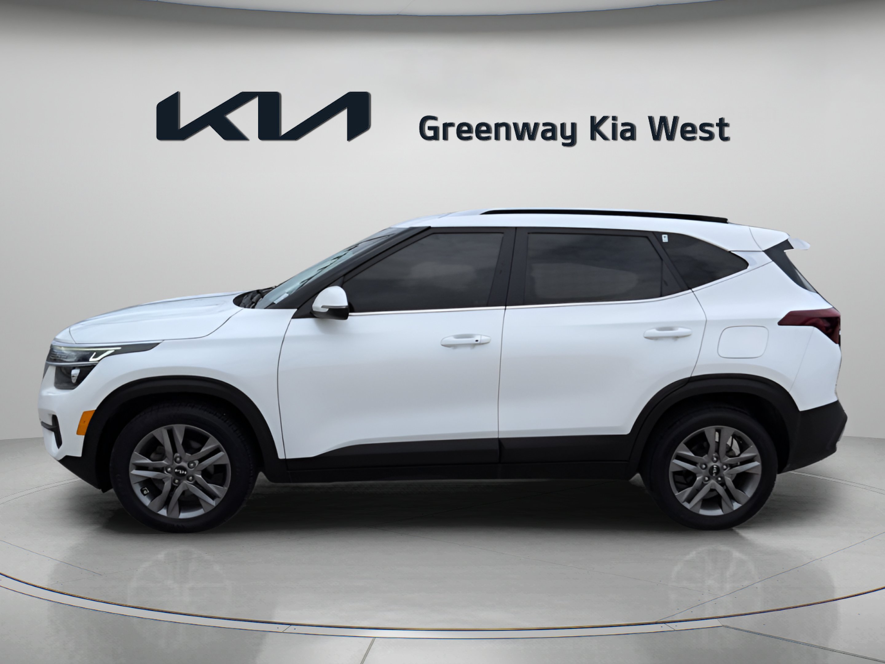 Certified Used 2022 Snow White Pearl Kia S image 5