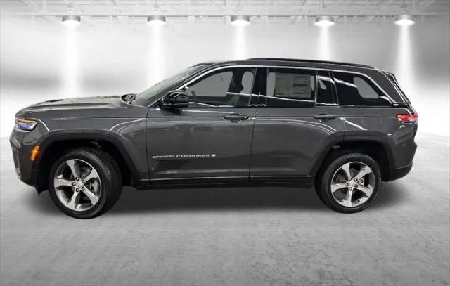 New 2026 Baltic Gray Metallic Clear-Coat Exterior Paint Jeep Limited image 9