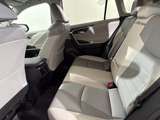 Used 2021 Red Toyota XLE Premium image 15