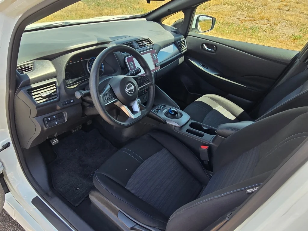 Used 2023 Glacier White Nissan S image 24