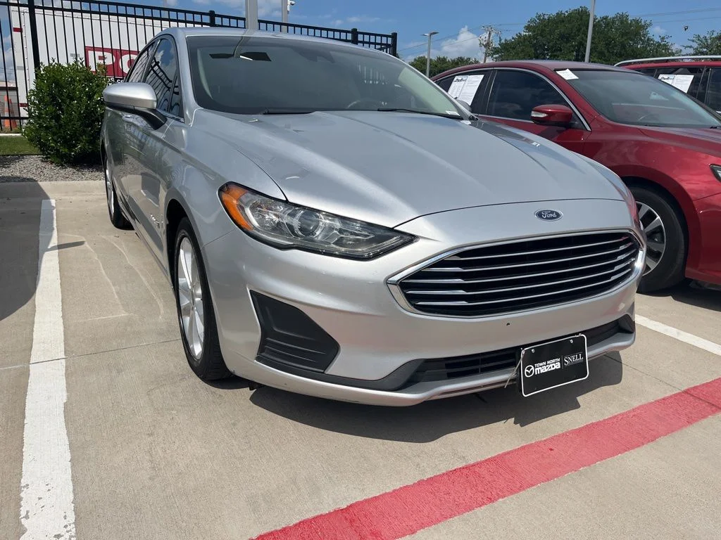 2019 Ford Fusion SE's photo