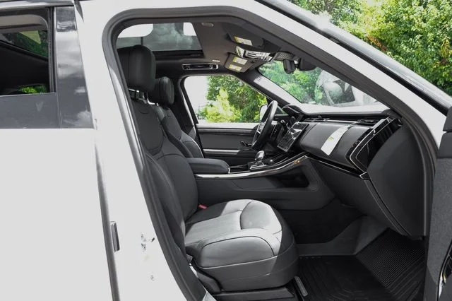 New 2026 Fuji White Land Rover SE image 45