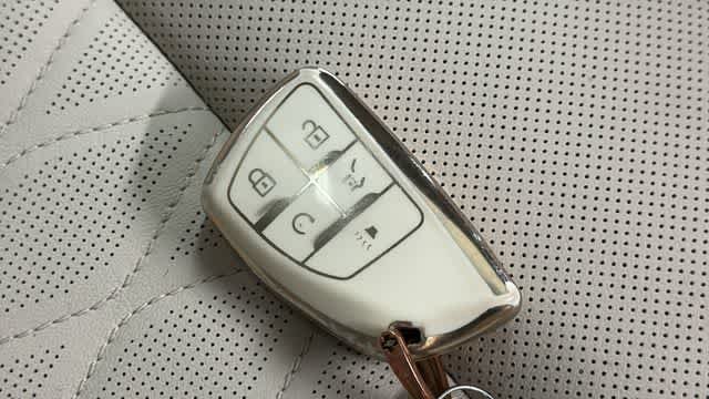 Used 2023 White Frost Tricoat Buick Avenir image 38