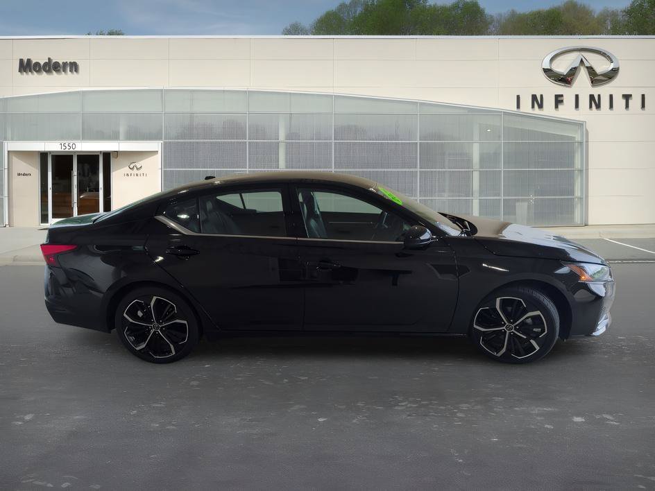 Used 2026 Super Black Nissan SR image 3